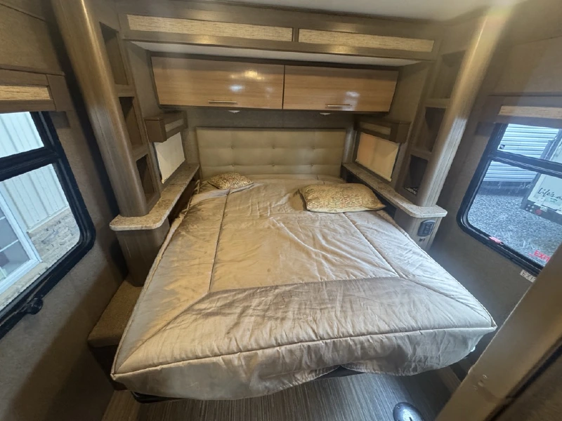 2016 THOR MOTOR COACH COMPASS 23TR
