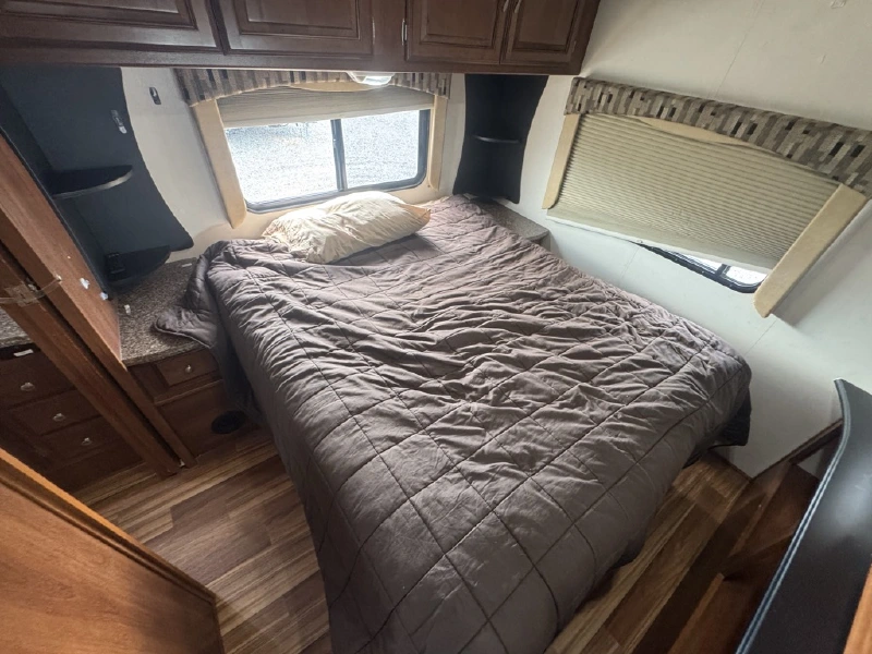 2013 COACHMEN CONCORD 280 LE
