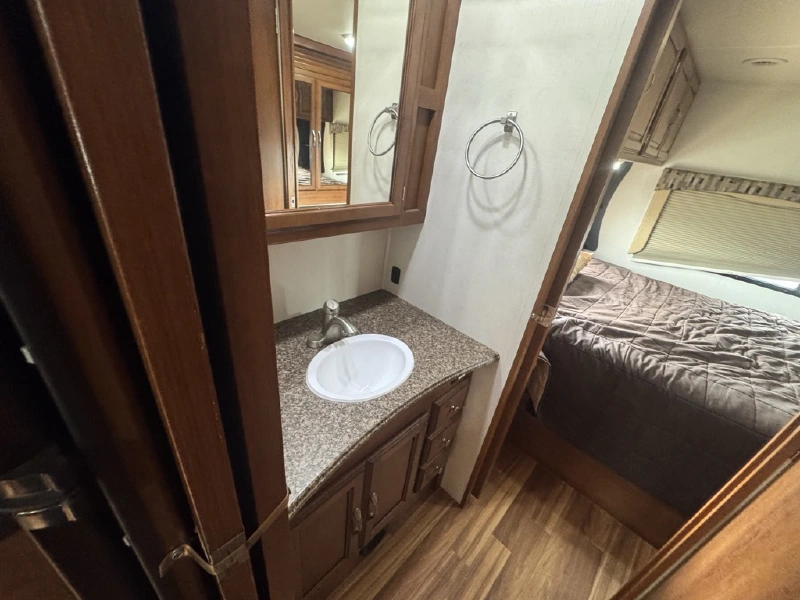 2013 COACHMEN CONCORD 280 LE