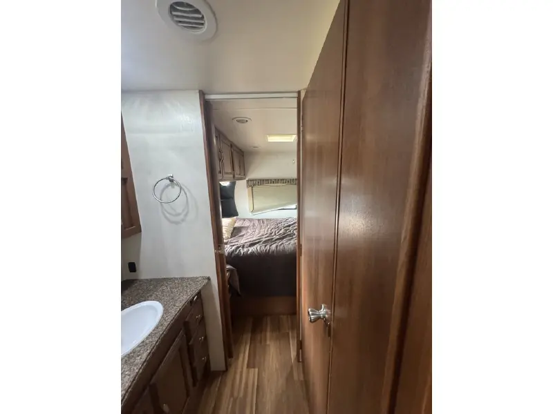 2013 COACHMEN CONCORD 280 LE