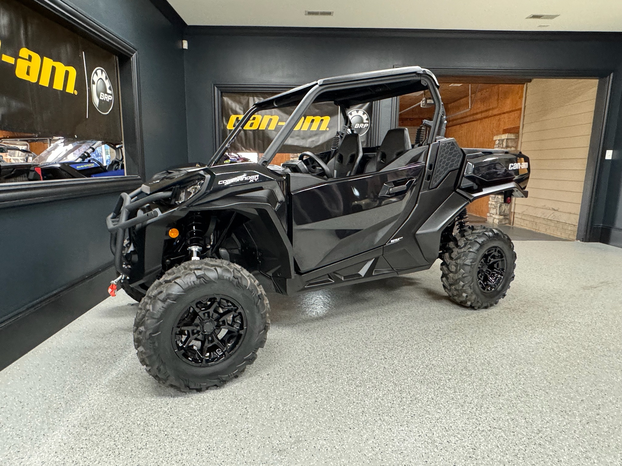 2025 Can-Am Commander XT 700 in iron station NC
