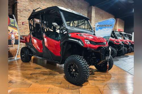 2025 Honda Pioneer 1000-6 Deluxe Crew in union city TN