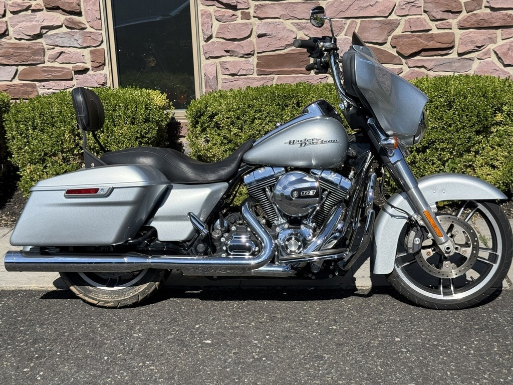 2014 Harley-Davidson Street Glide Base in Zieglerville, PA