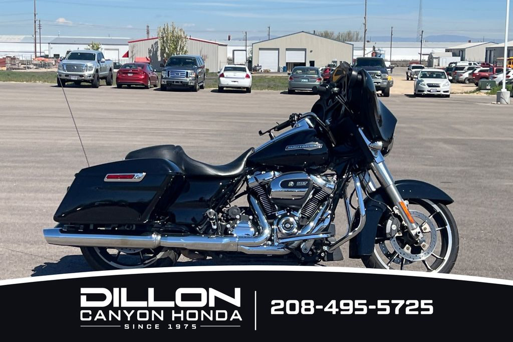 2021 Harley-Davidson  STREET GLIDE BASE Standard motorcycle