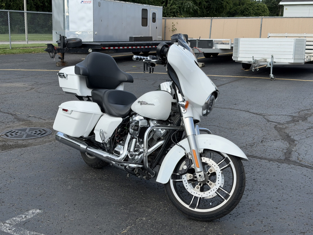 2017 Harley-Davidson FLHXS SPECIAL in Monroe, MI