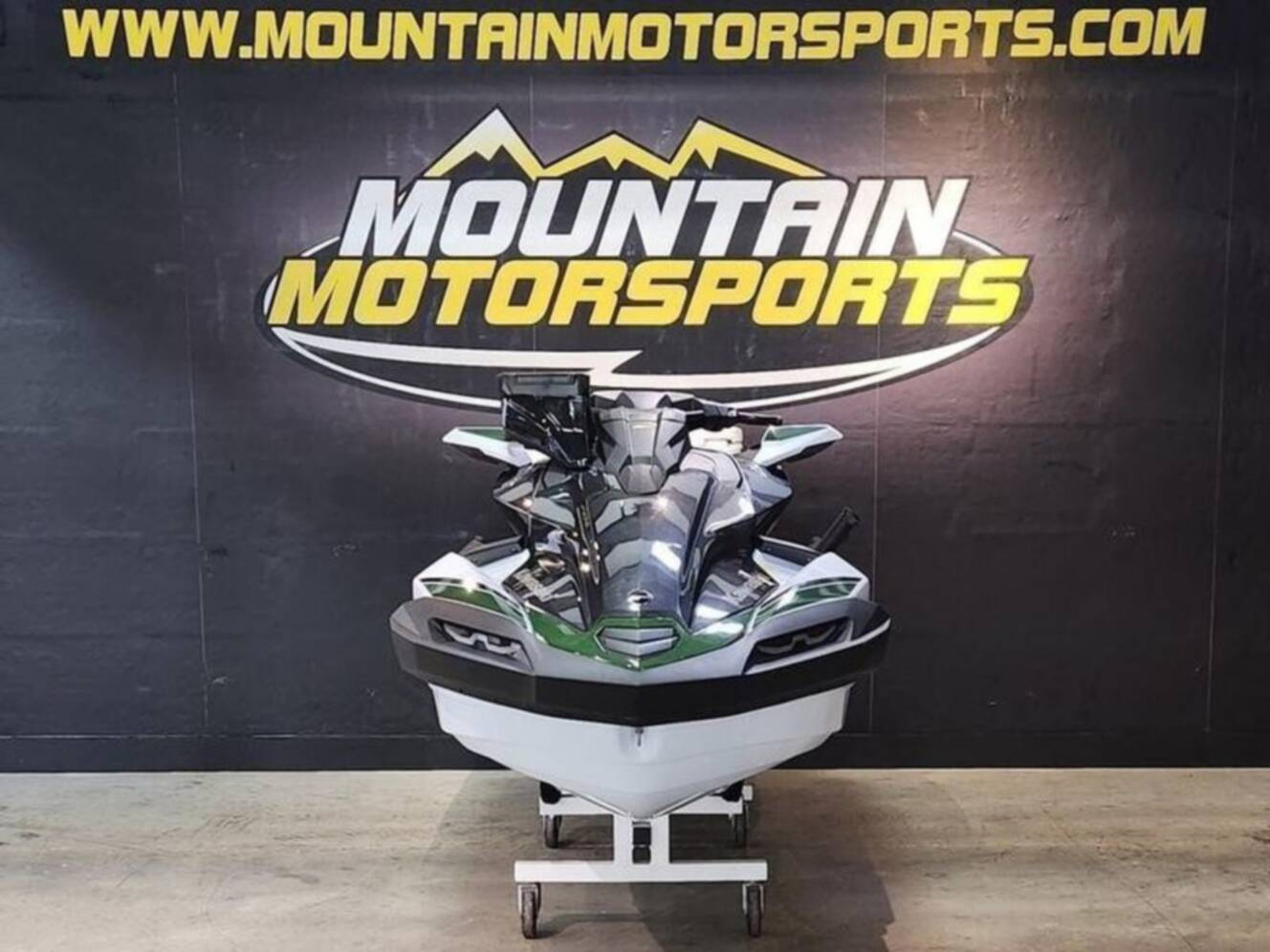 A photo of this 2025 Kawasaki Ultra 160LX