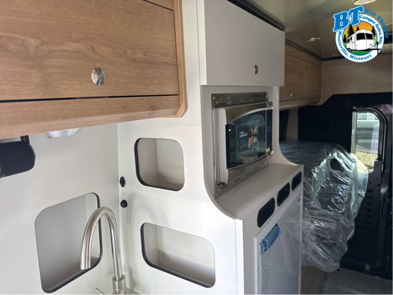 A photo of this 2027 Airstream RANGELINE 21PS