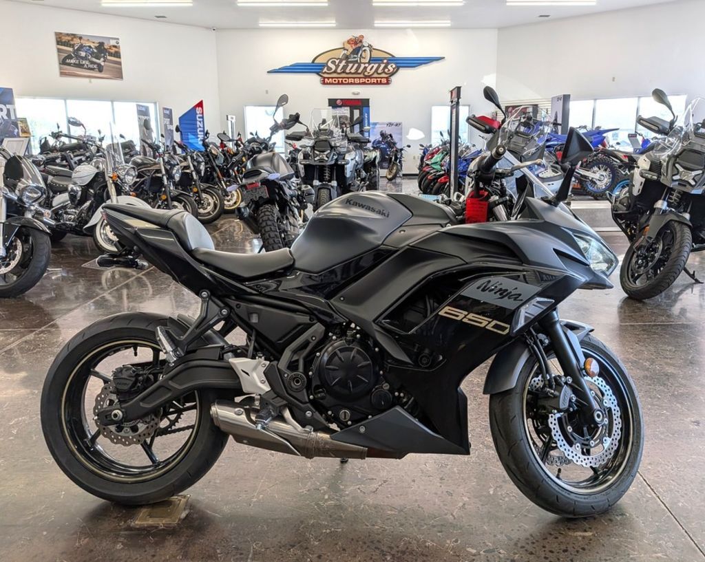 2024 Kawasaki Ninja® 650 Metallic Matte Graphenesteel Gray/Ebony KRT EDITION in Sturgis, SD