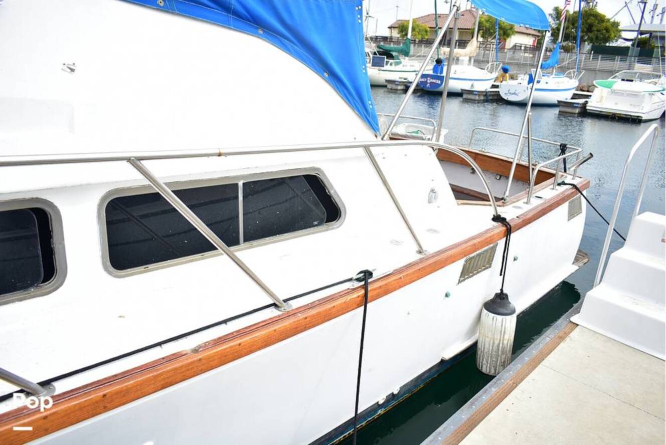 A photo of this 1976 Jeffries 32 FB Sedan
