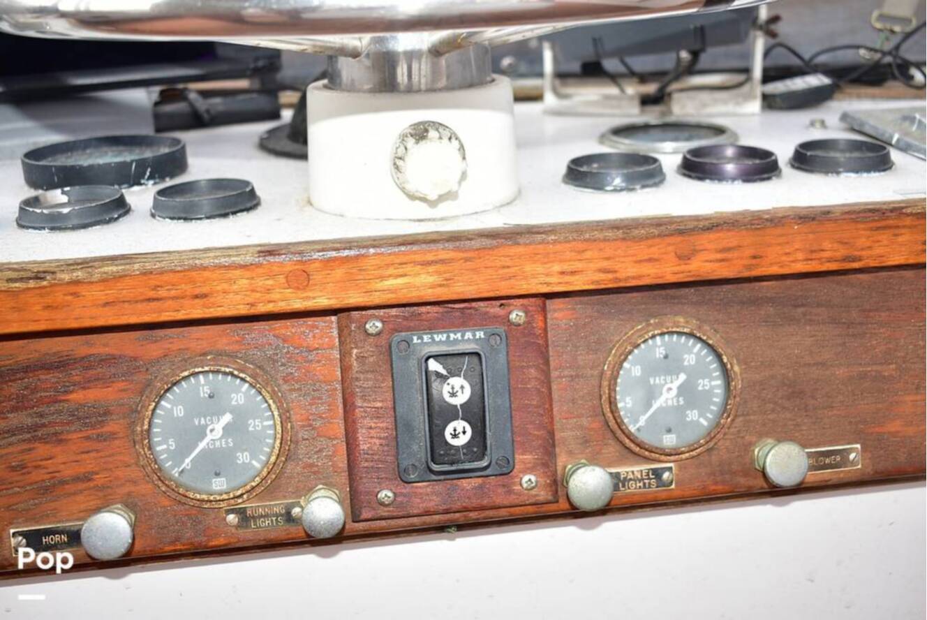 A photo of this 1976 Jeffries 32 FB Sedan