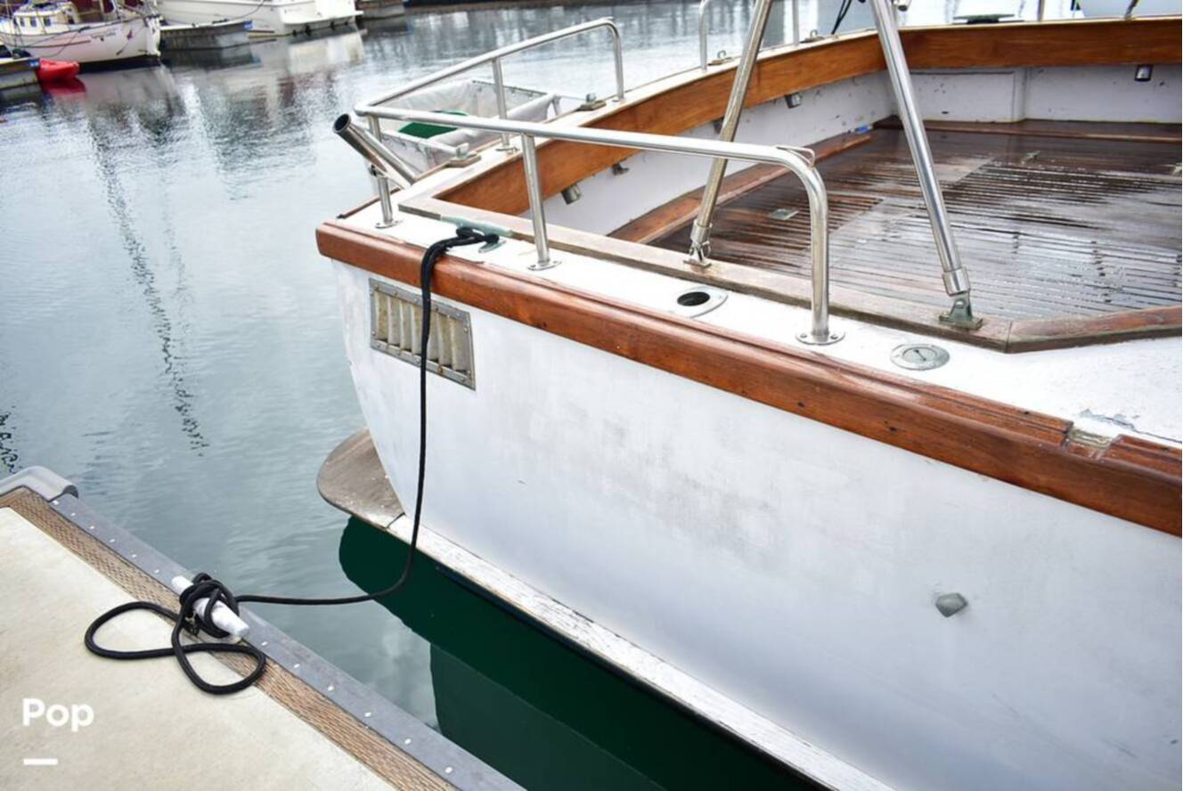 A photo of this 1976 Jeffries 32 FB Sedan