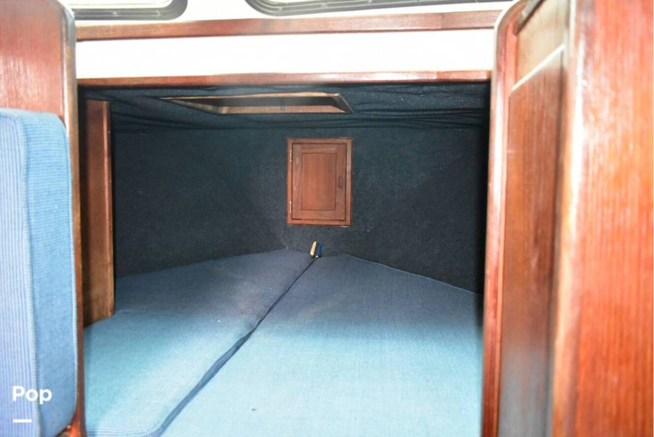A photo of this 1976 Jeffries 32 FB Sedan