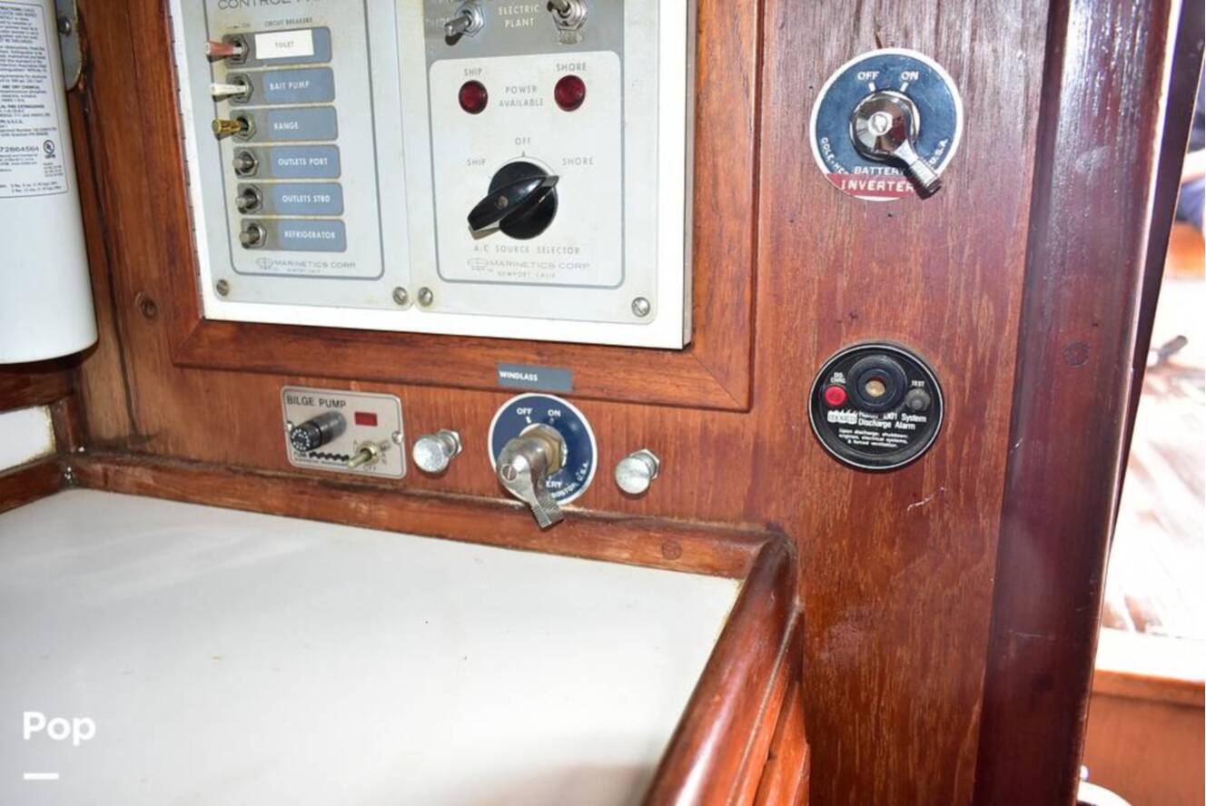 A photo of this 1976 Jeffries 32 FB Sedan