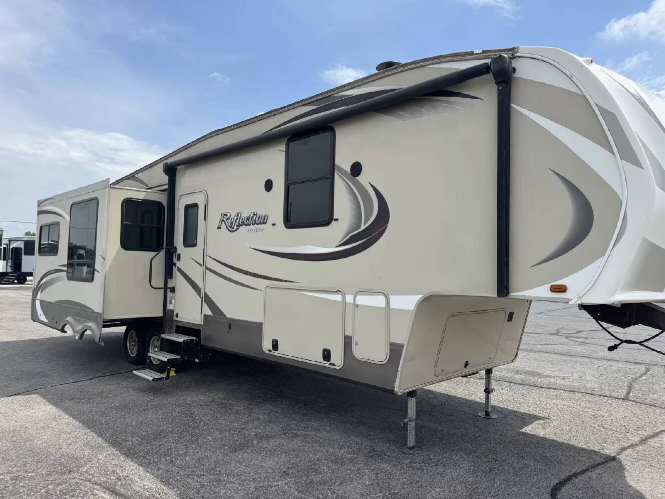 A photo of this 2015 Grand Design Reflection 337RLS