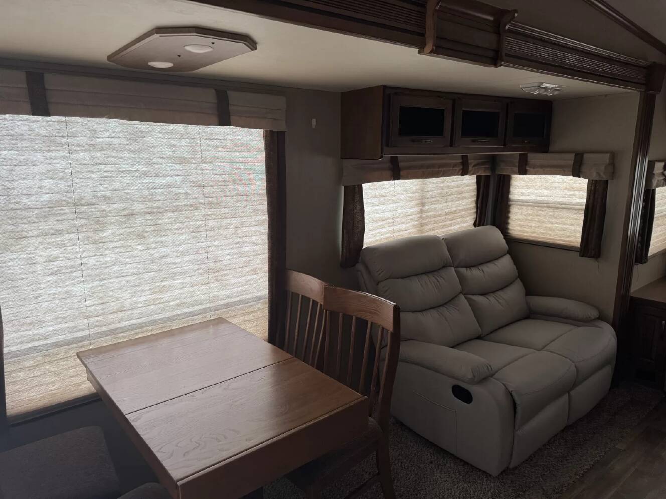 A photo of this 2015 Grand Design Reflection 337RLS