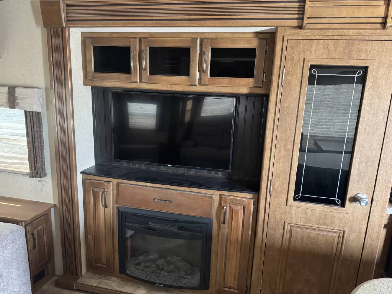 A photo of this 2015 Grand Design Reflection 337RLS