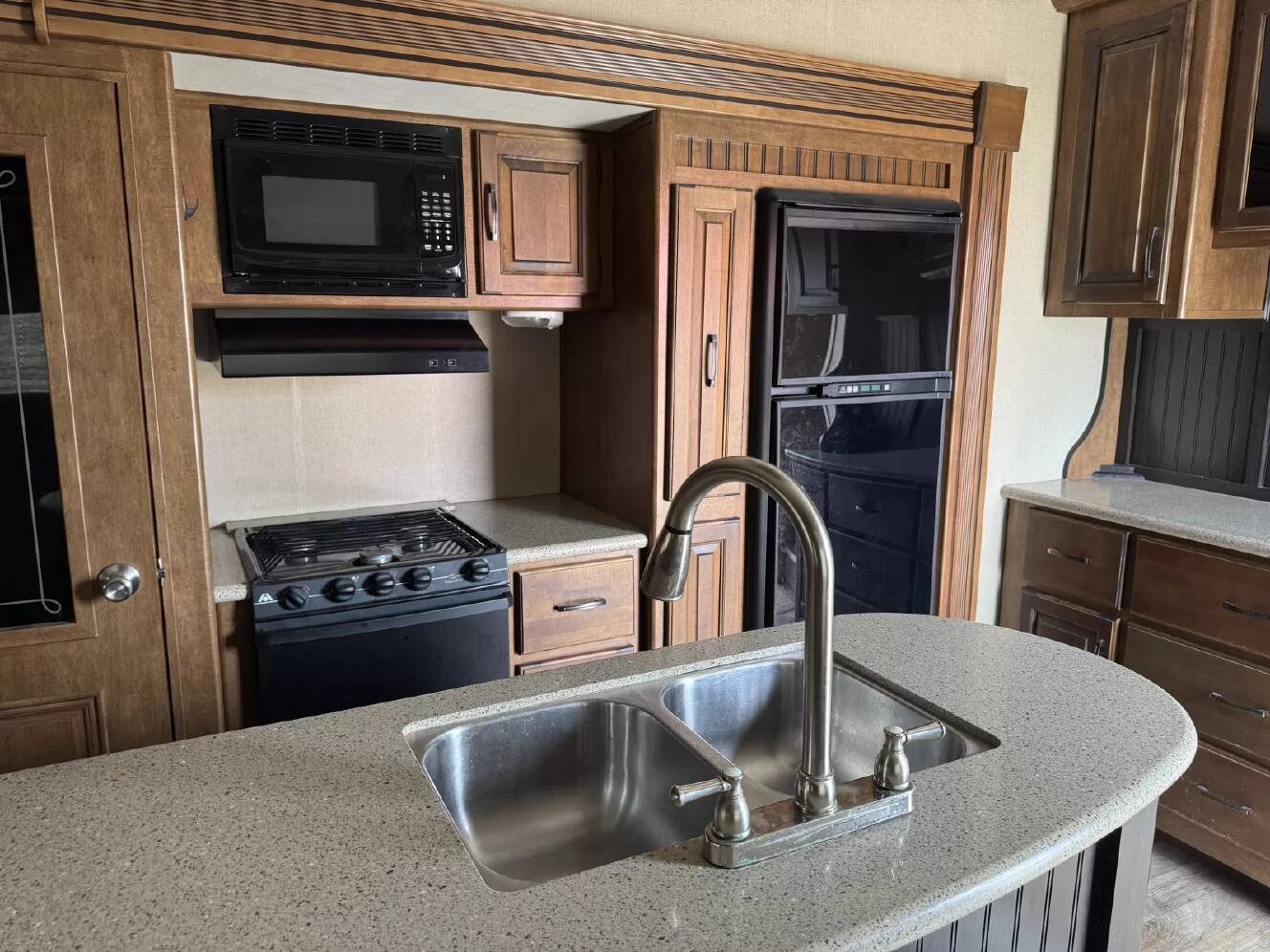 A photo of this 2015 Grand Design Reflection 337RLS