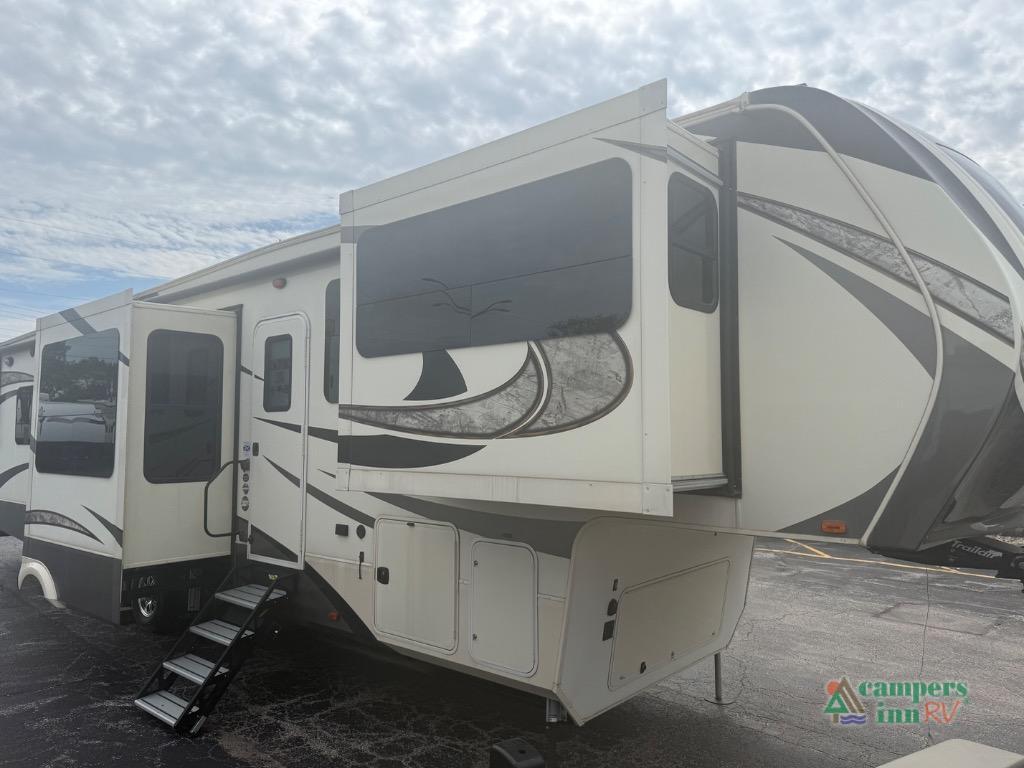 2017 Grand Design Solitude 379FL RV