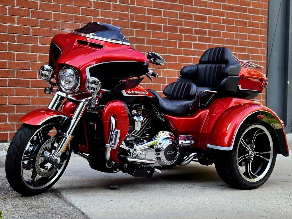 2021 Harley-Davidson® FLHTCUTGSE - CVO Tri Glide® in Marina Del Rey, CA