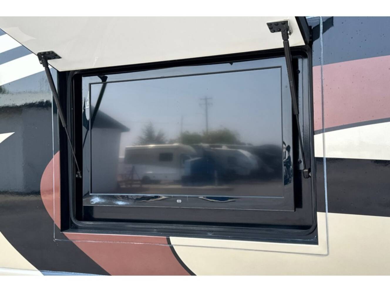 A photo of this 2015 Thor Motor Coach Palazzo 35.1