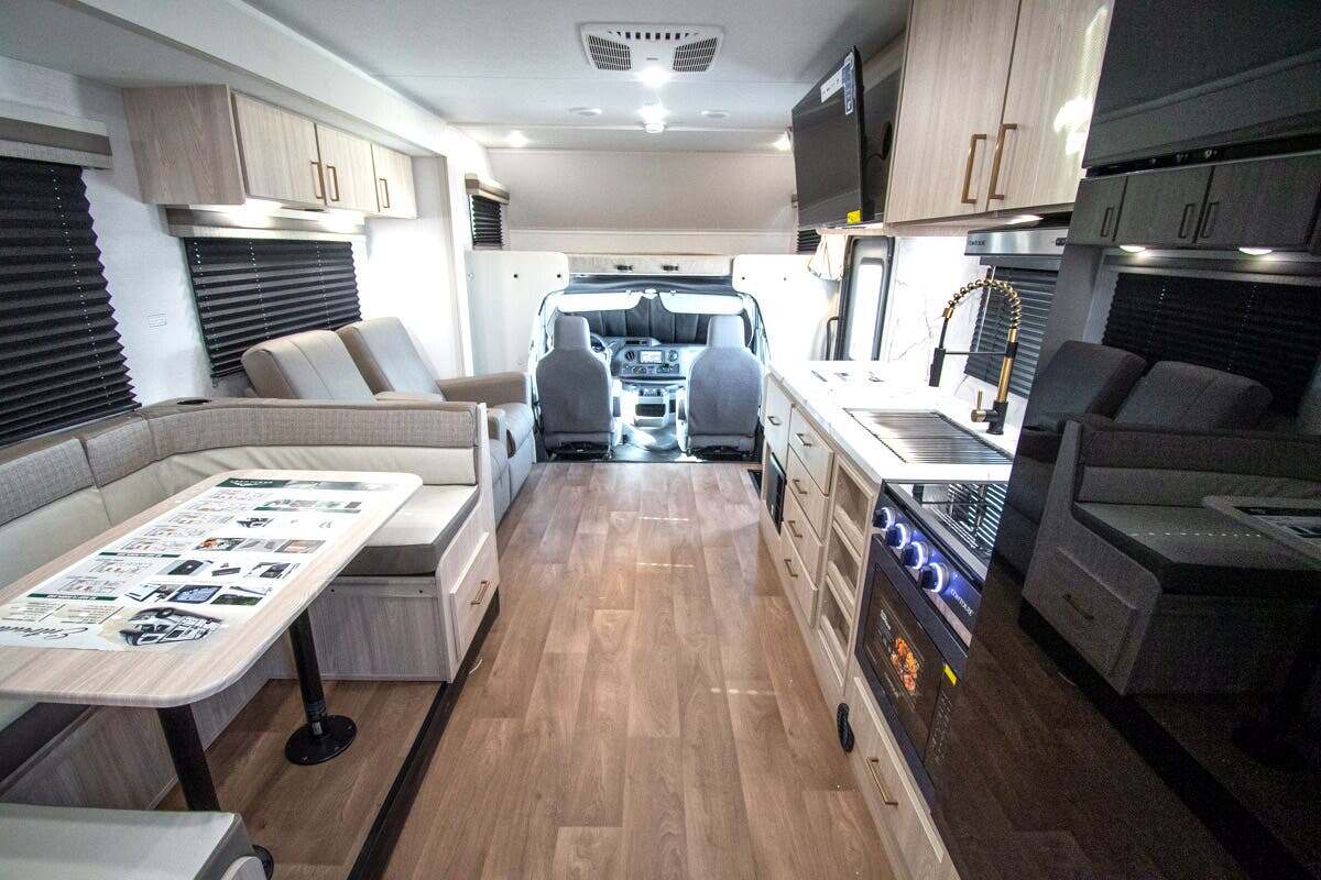 2027 East To West Entrada 2950OK in alvarado TX