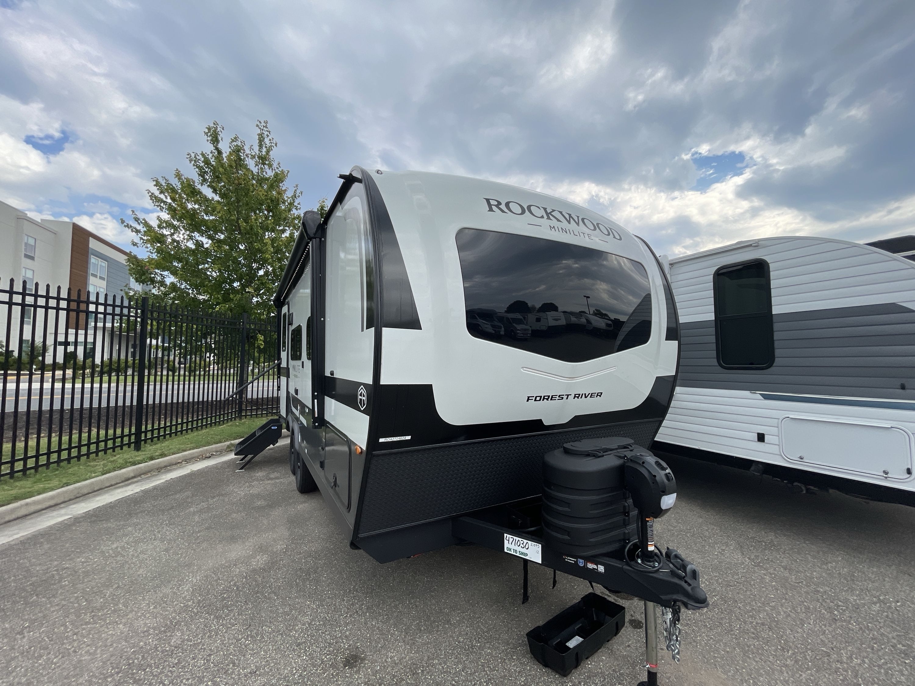 2027 Forest River ROCKWOOD MINI LITE 2109S in roanoke VA
