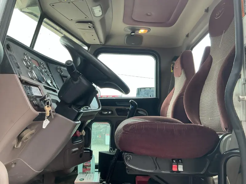 2014 PETERBILT 365