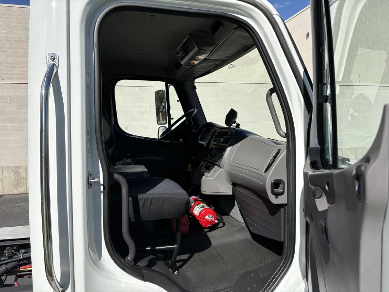 2015 FREIGHTLINER BUSINESS CLASS M2 106