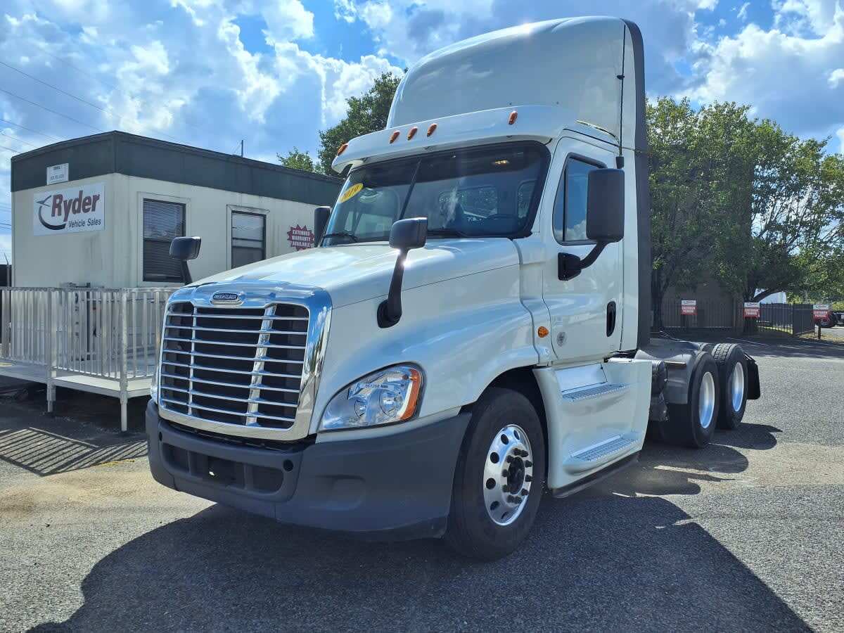 2019 FREIGHTLINER CASCADIA 125 in Knoxville, TN