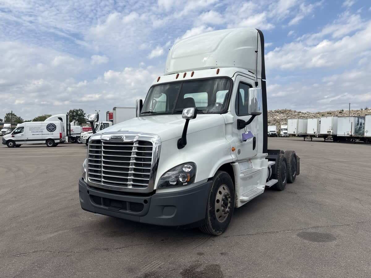 2020 FREIGHTLINER CASCADIA 125 in Taylor, MI