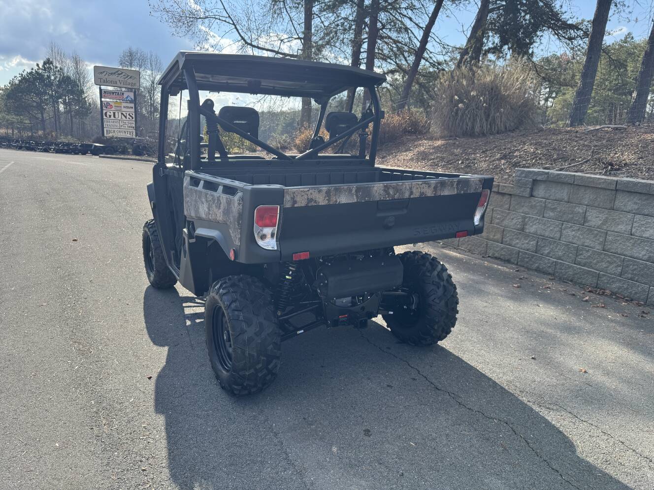 A photo of this 2025 Segway Powersports UT6 S