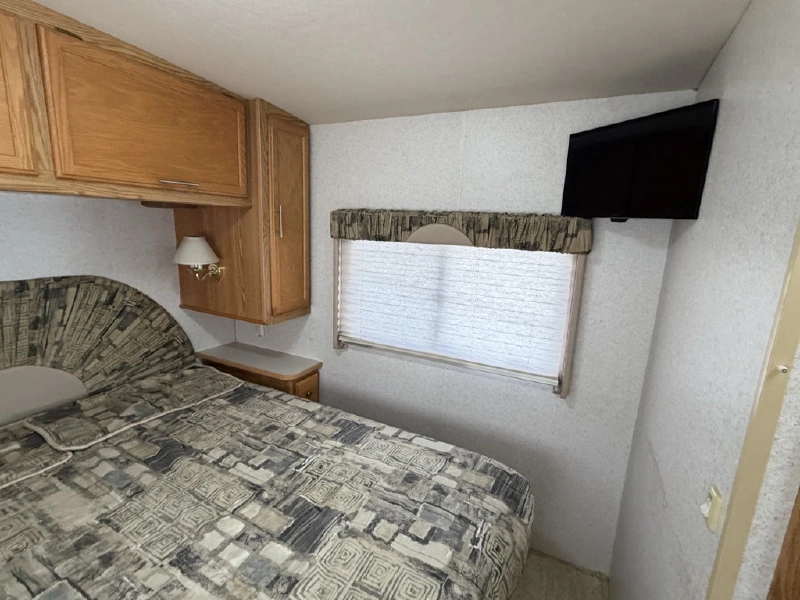 2003 WINNEBAGO SIGHTSEER 30B