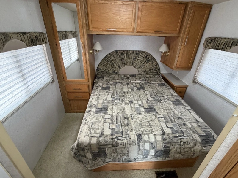 2003 WINNEBAGO SIGHTSEER 30B