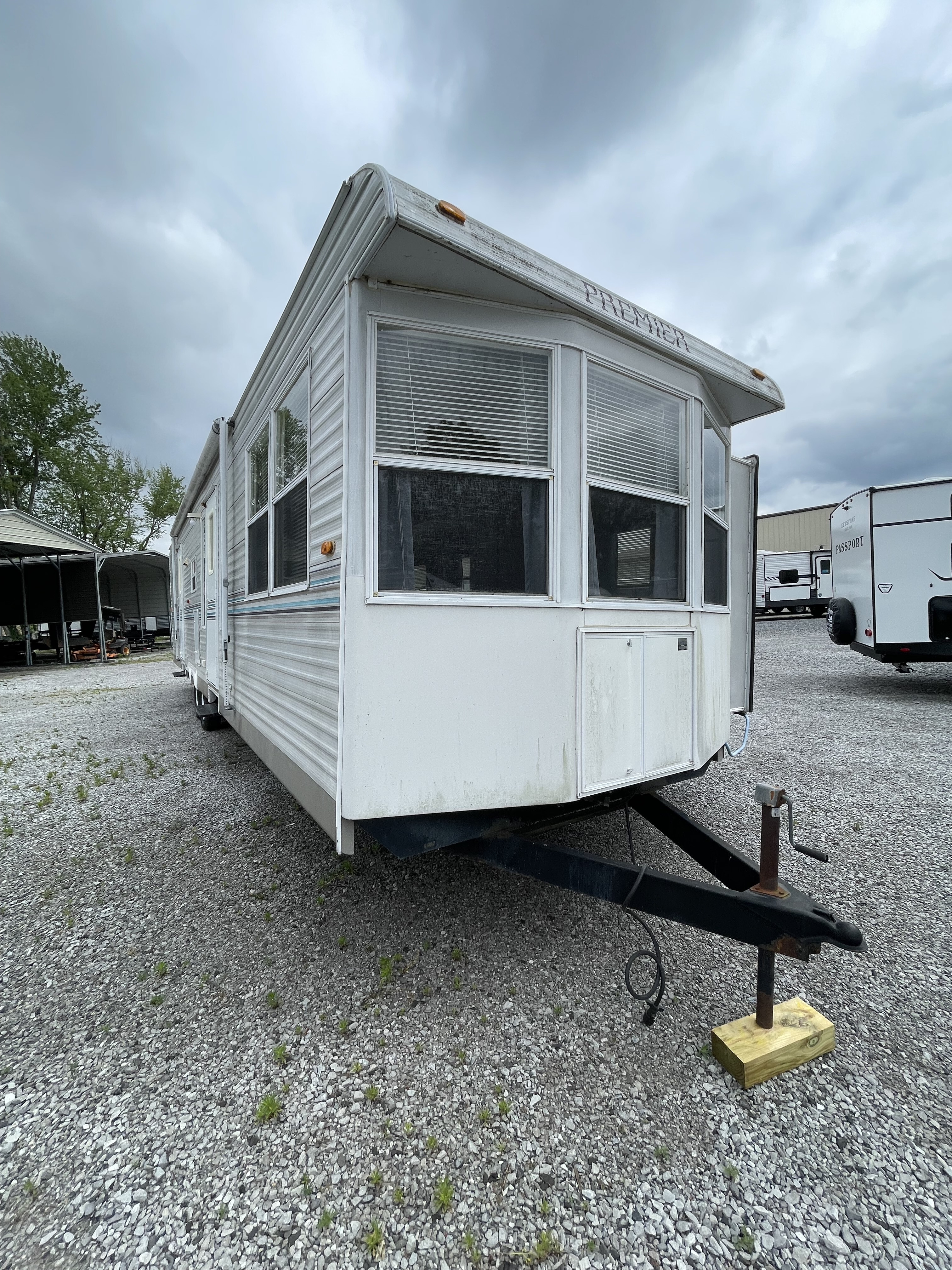 Used 2002 Hy-Line Premier For Sale in Benton, KY - 5040356171 - RV