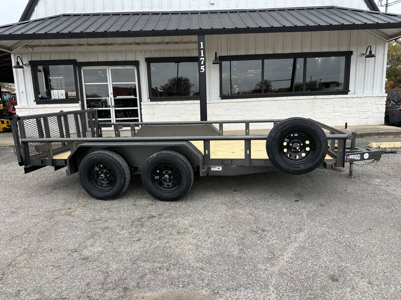 A photo of this 2025 Texas Bragg 14P