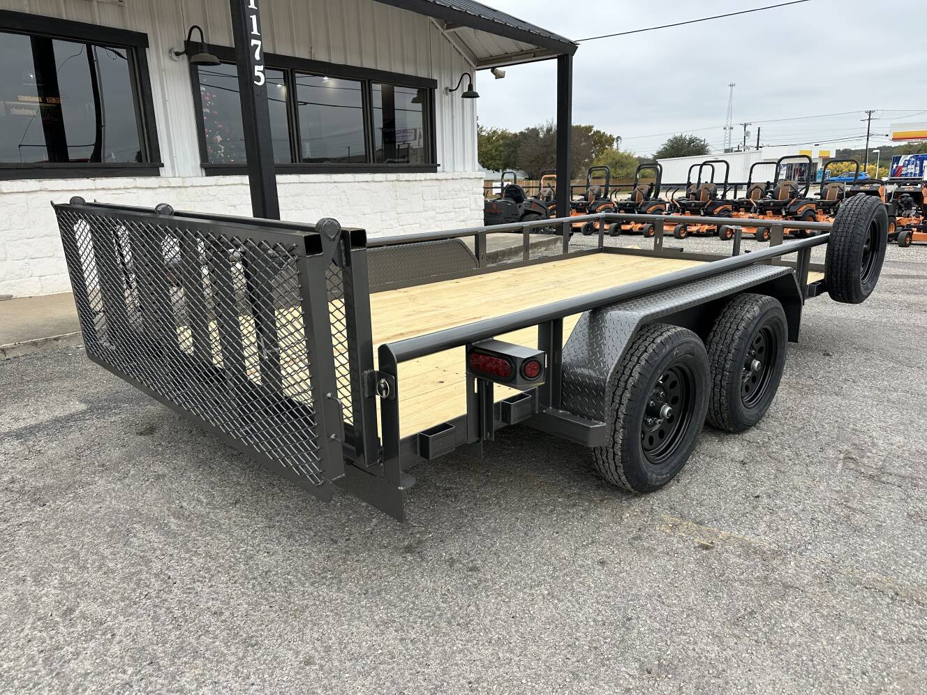 A photo of this 2025 Texas Bragg 14P