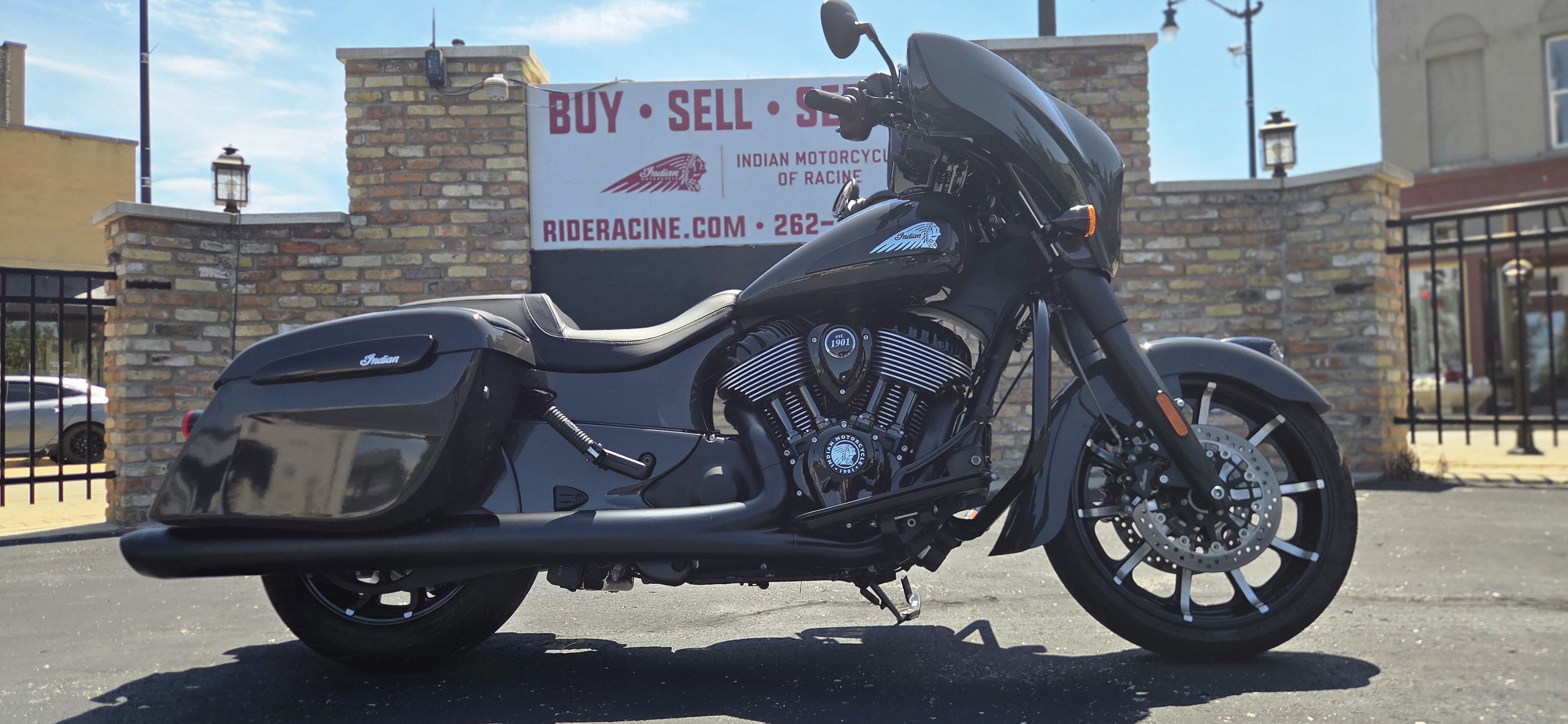 2024 Indian Motorcycle Chieftain® Dark Horse® with PowerBand Audio Package DARK HORSE WITH POWERBAND AUDIO PACKAGE in Racine, WI
