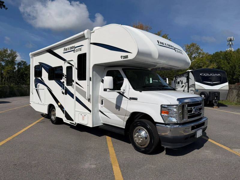 2022 Thor Motor Coach Freedom Elite 23H Ford in virginia beach VA