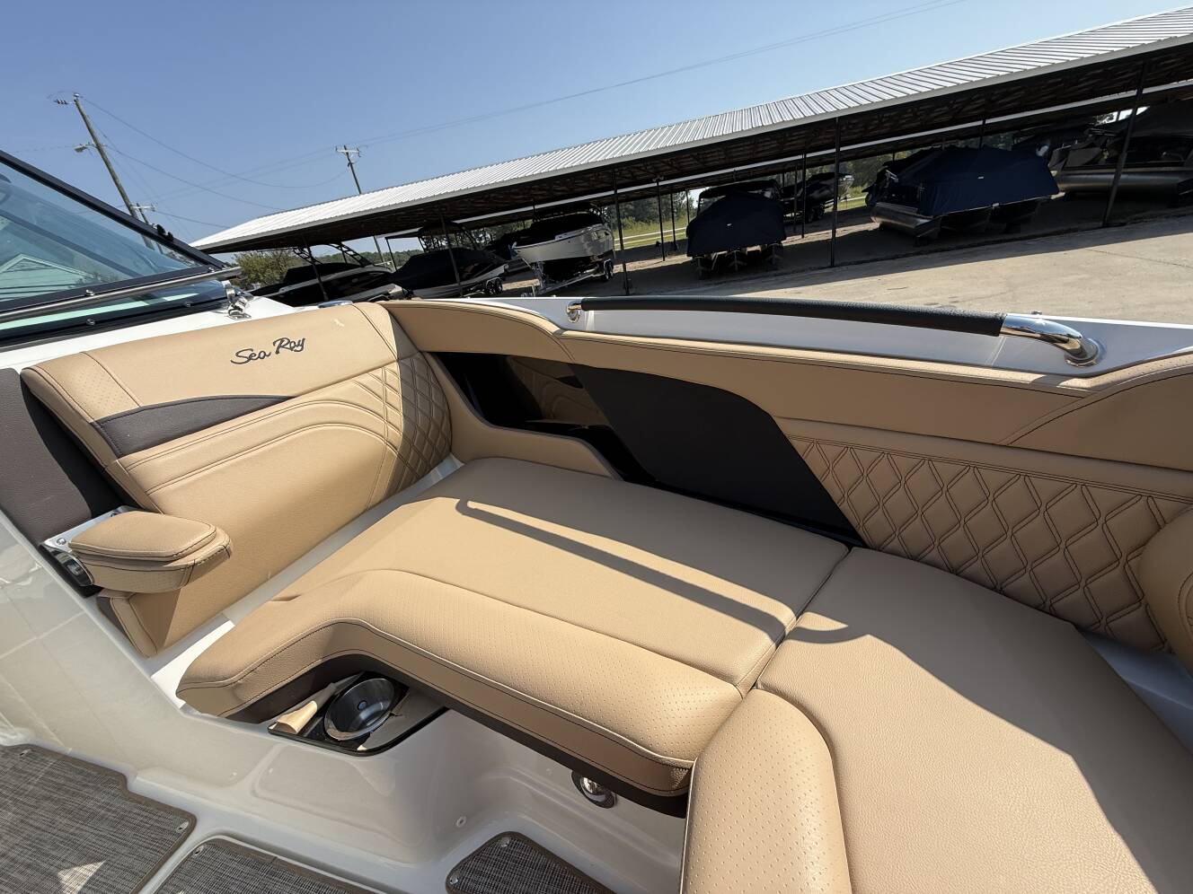 A photo of this 2027 Sea Ray SLX 260