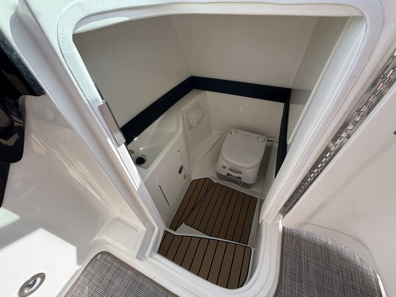 A photo of this 2027 Sea Ray SLX 260
