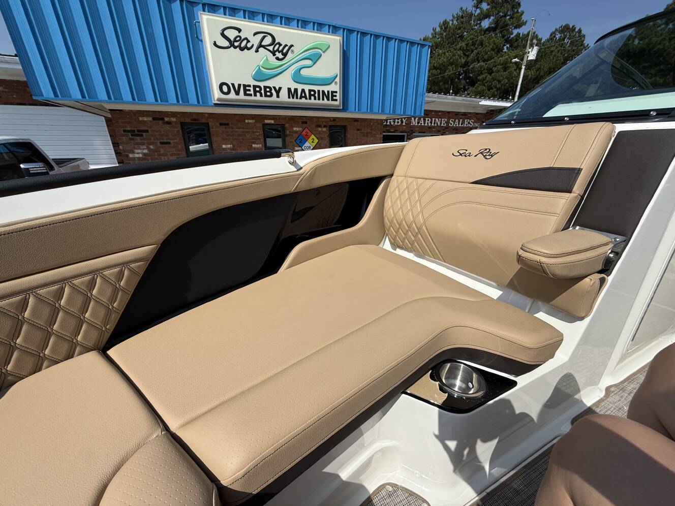 A photo of this 2027 Sea Ray SLX 260