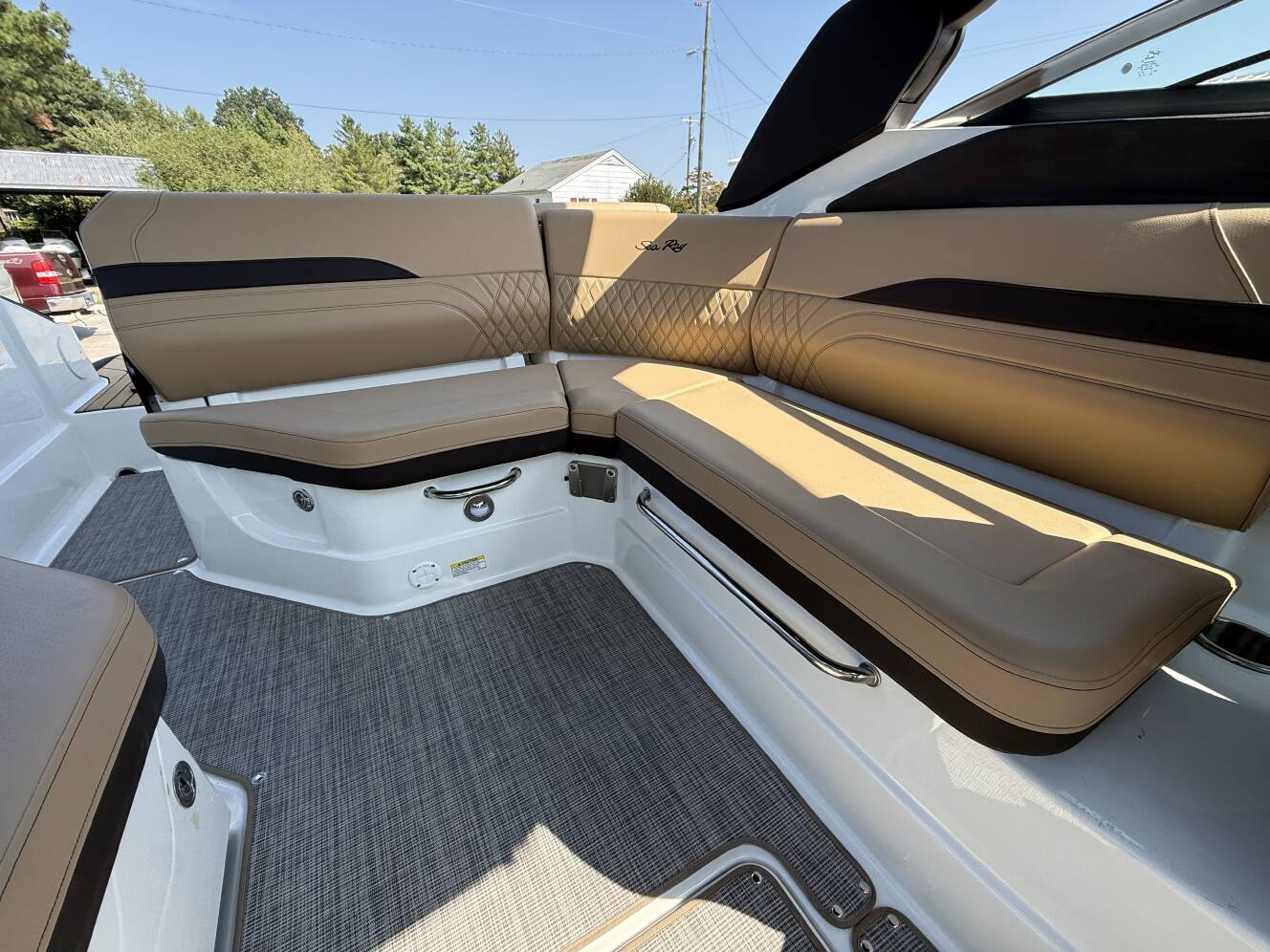 A photo of this 2027 Sea Ray SLX 260
