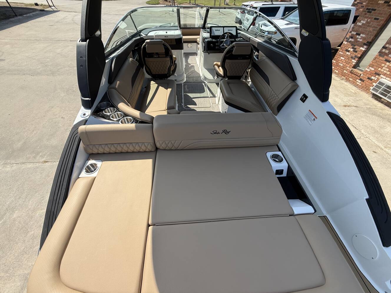 A photo of this 2027 Sea Ray SLX 260