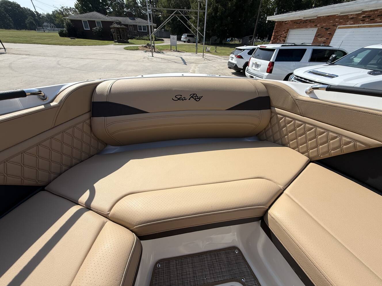 A photo of this 2027 Sea Ray SLX 260