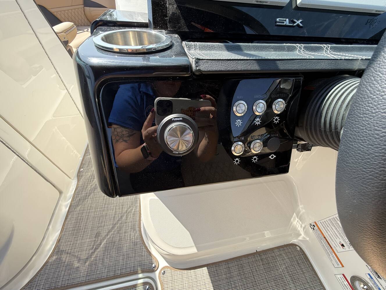 A photo of this 2027 Sea Ray SLX 260