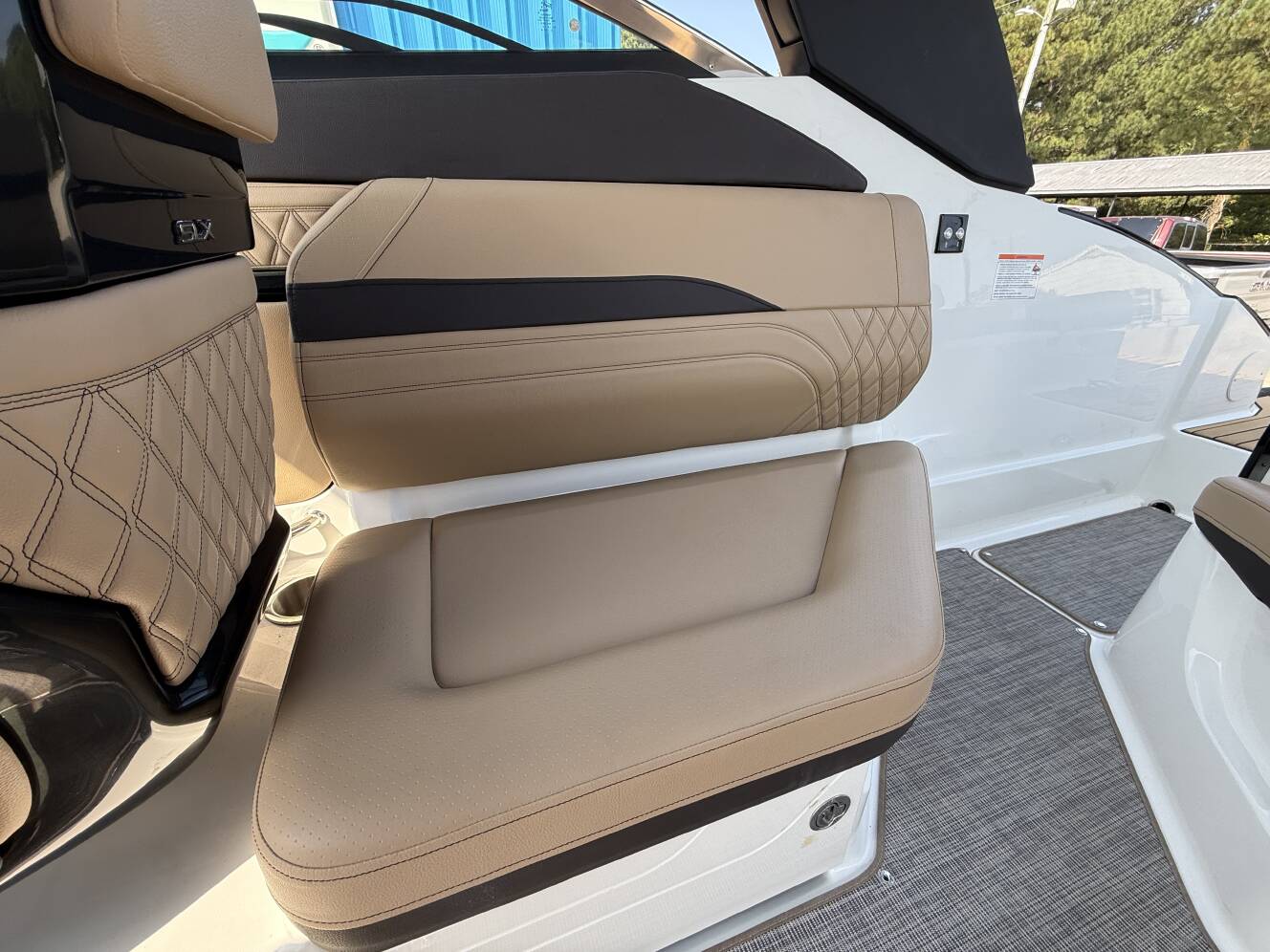 A photo of this 2027 Sea Ray SLX 260