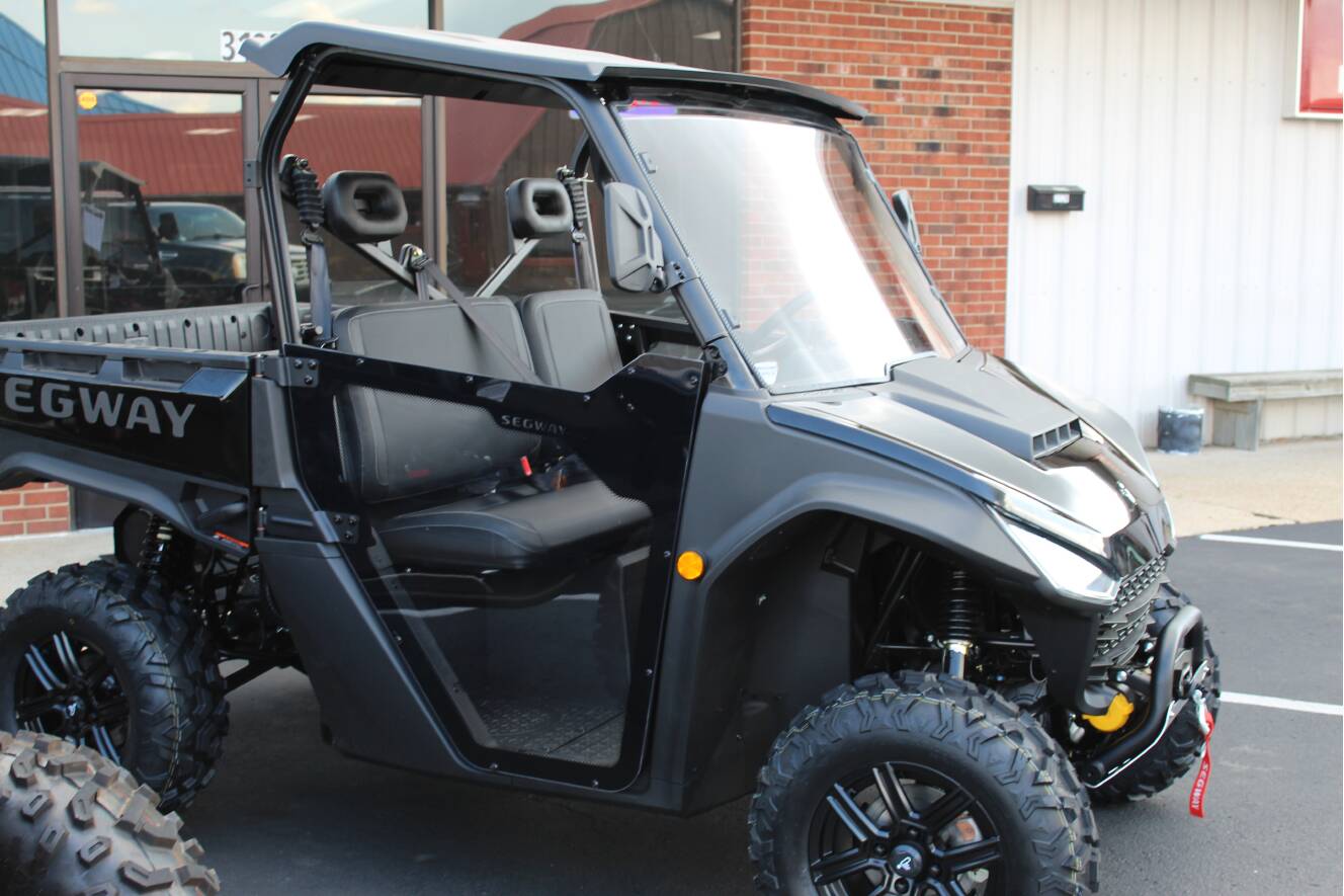 A photo of this 2026 Segway Powersports UT6 P