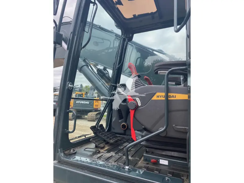 2023 HYUNDAI HX300A LR