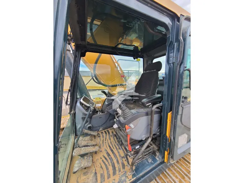 2016 HYUNDAI HX330L