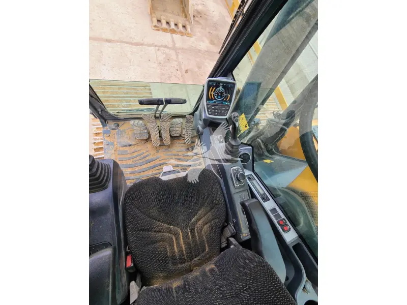 2016 HYUNDAI HX330L